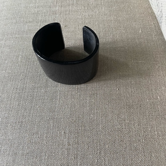 Black large cuff - Picture 1 of 3